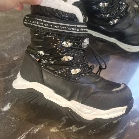 Little girl water proof winter boots with fleece lining size 12 - Picture 8 of 8